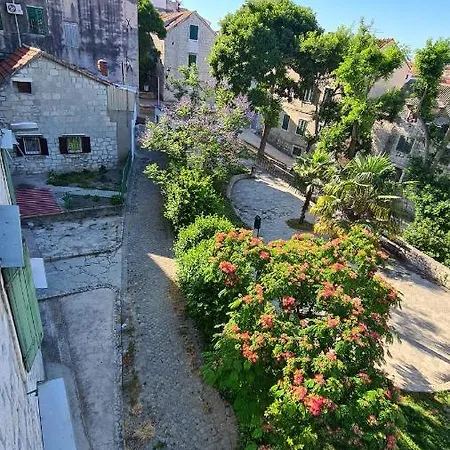 Nirvana & Гостьовий будинок Спліт