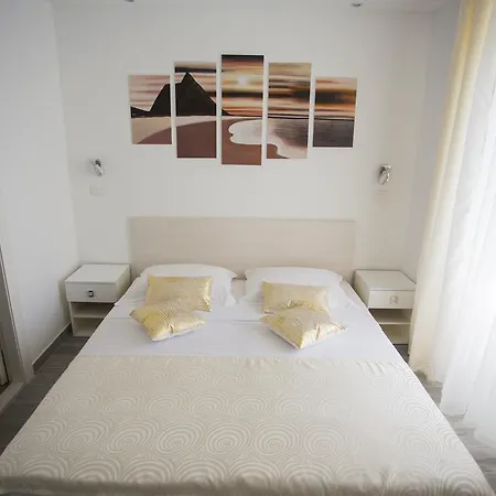 Nirvana & Гостьовий будинок