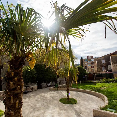 Nirvana & Гостьовий будинок 3*