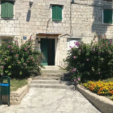 Nirvana & Гостьовий будинок 3*