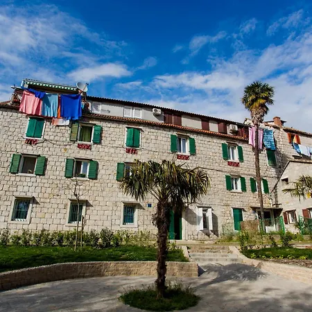 Pensionat Nirvana & Split