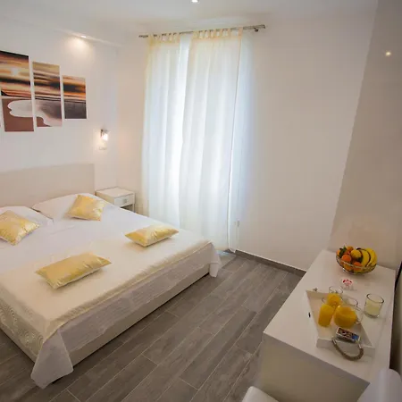 Nirvana & Pensionat Split