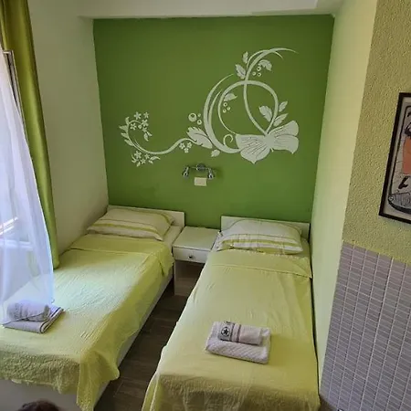 너바나 룸&아파트 3*