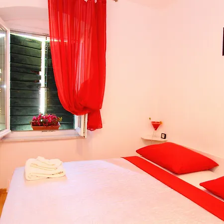 너바나 룸&아파트 3*