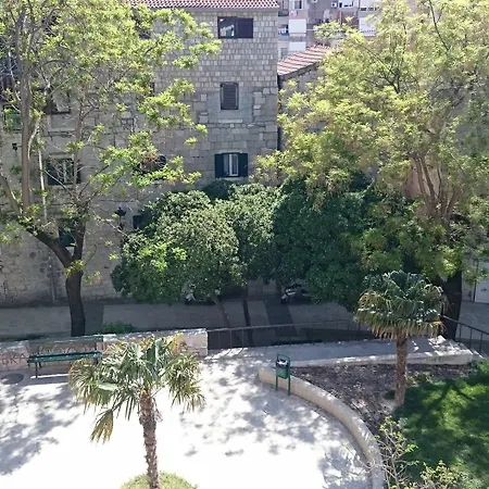 너바나 룸&아파트 3*