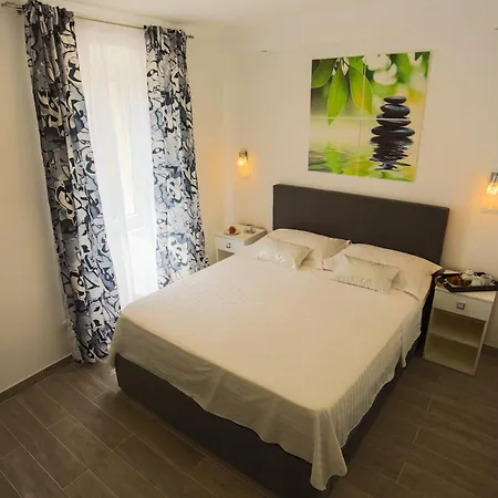 Nirvana & בית הארחה ספליט