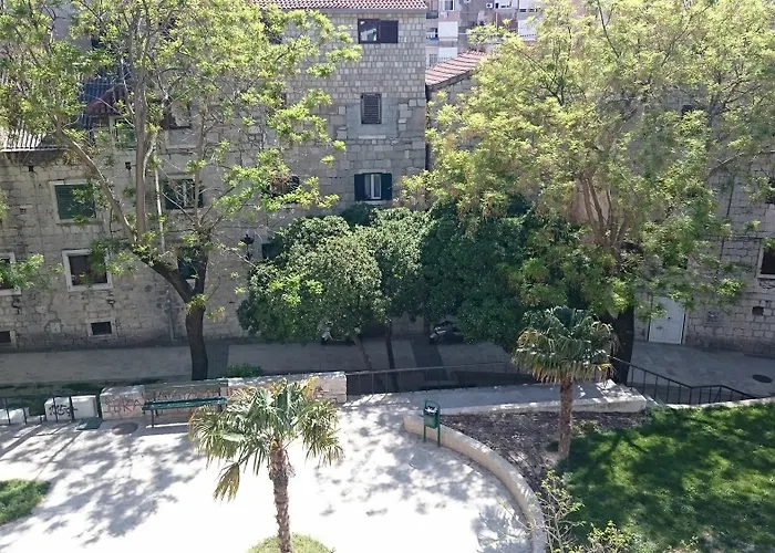 너바나 룸&아파트 3*